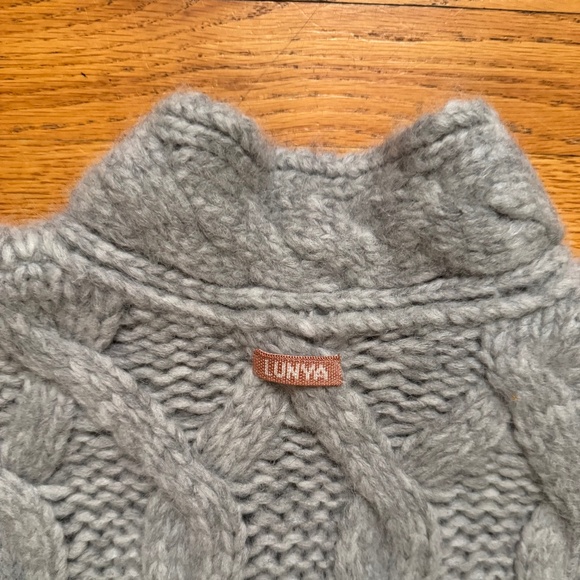 LUNYA BNWT Lofty Wool Cable Knit Sweater Vest in Nod Grey Size L/XL - Picture 11 of 11